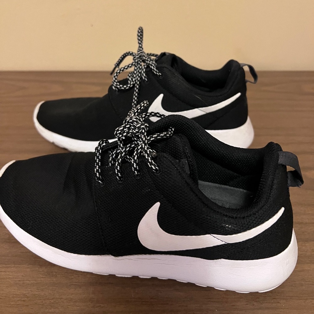 Nike Roshe One Size 8